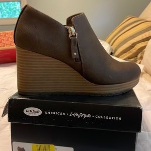 Dr. Scholl’s What’s Good Zip Wedge
